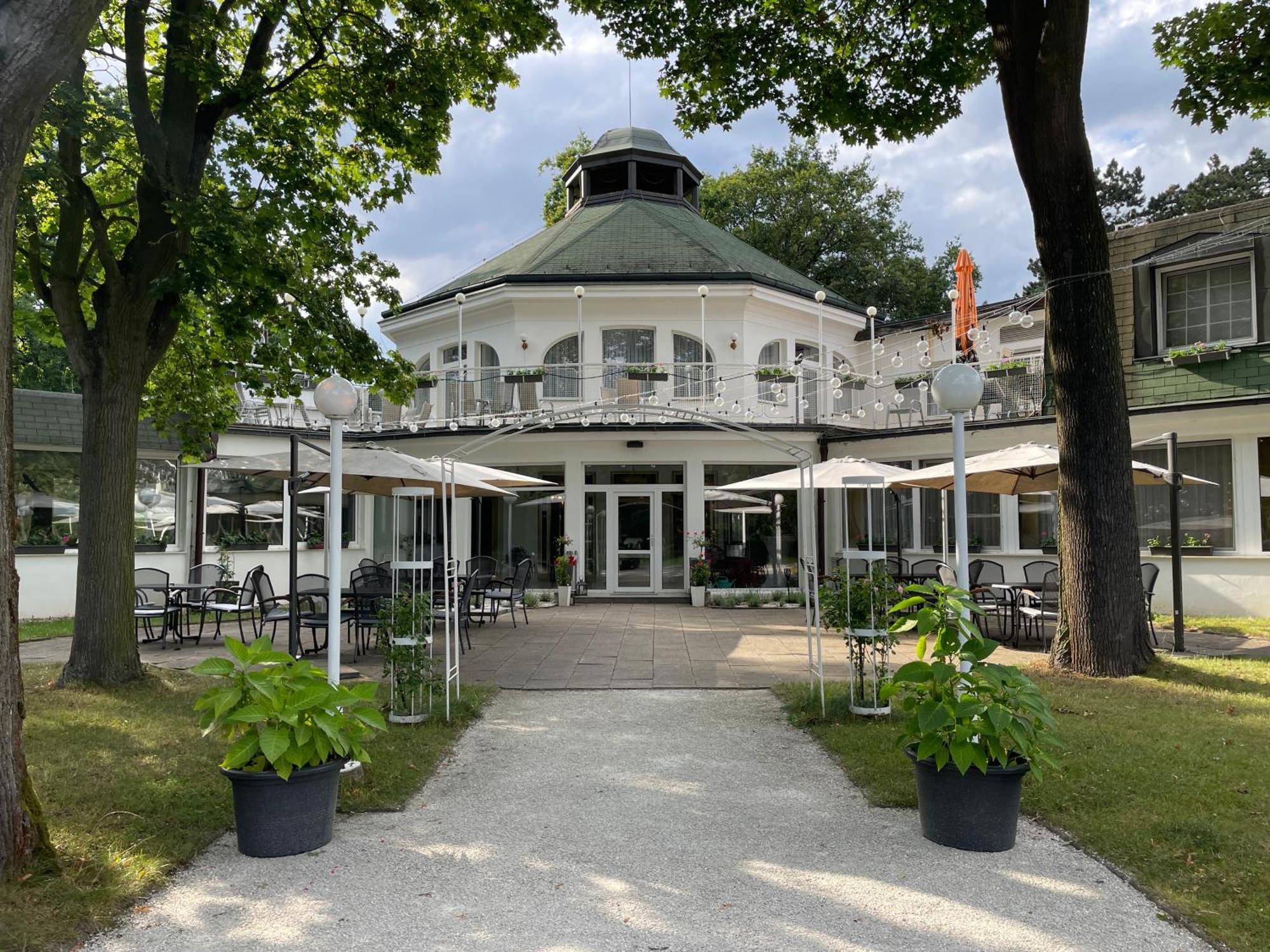 Hotel Ostrov Nymburk Dış mekan fotoğraf