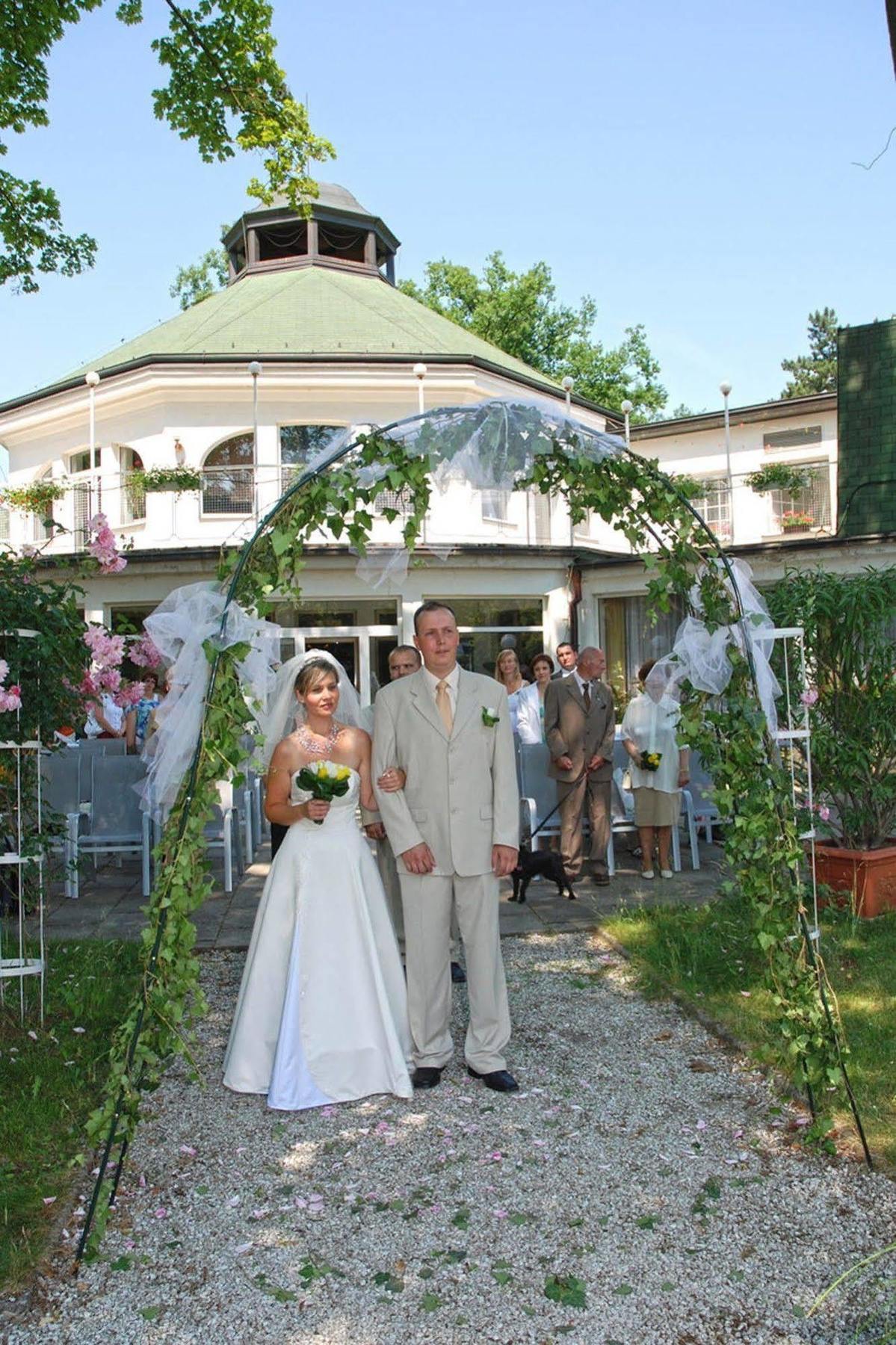 Hotel Ostrov Nymburk Dış mekan fotoğraf