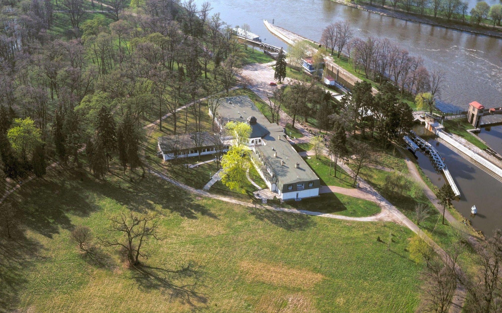 Hotel Ostrov Nymburk Dış mekan fotoğraf